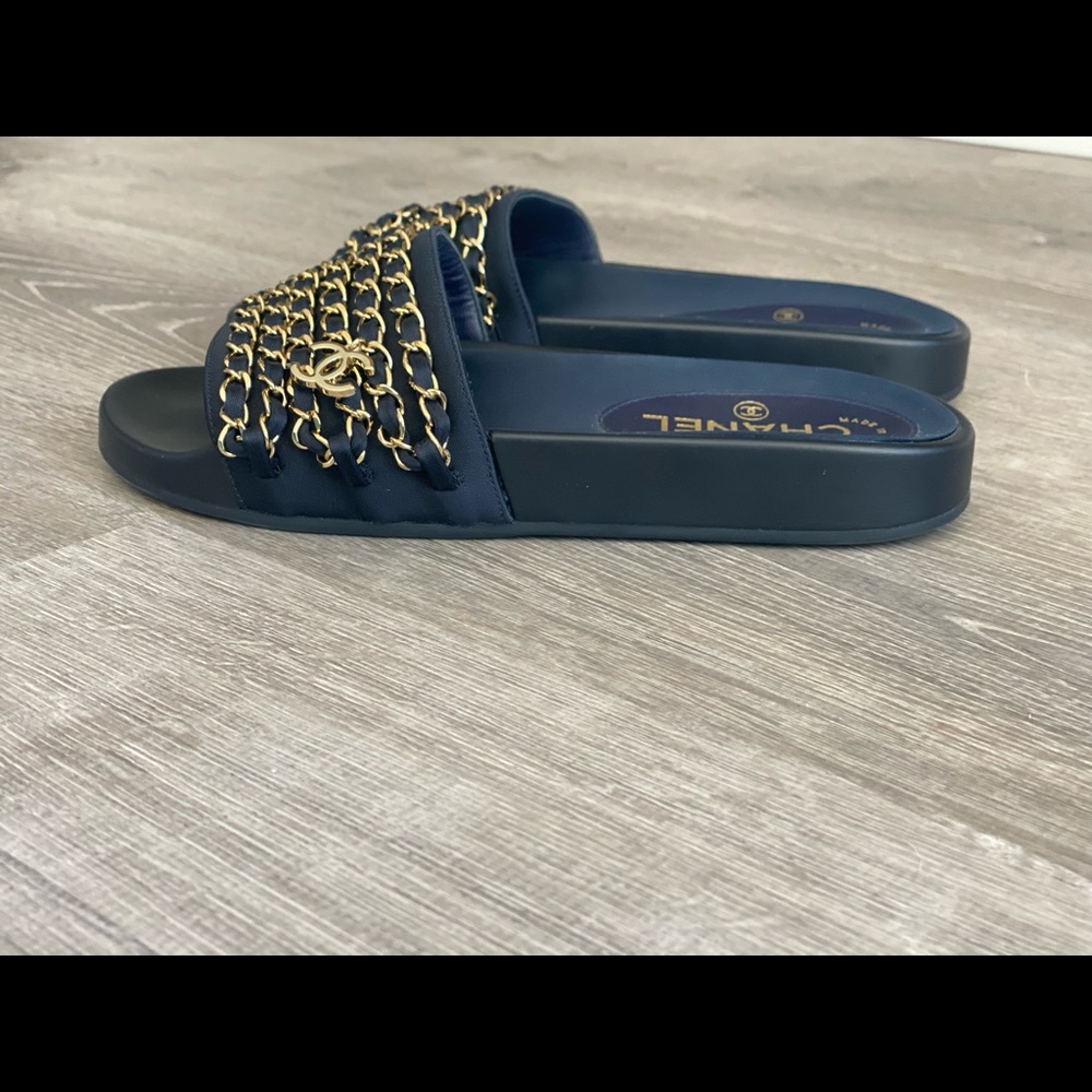 Chanel chain link slides